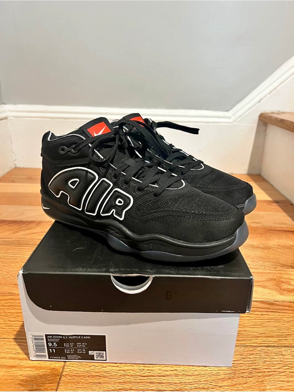 Nike Black/White Men's Air Basketball Sneakers - Picture 6 of 7